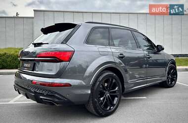 Позашляховик / Кросовер Audi Q7 2025 в 