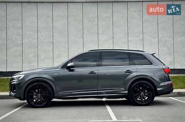Позашляховик / Кросовер Audi Q7 2025 в 