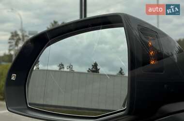 Позашляховик / Кросовер Audi Q7 2025 в 