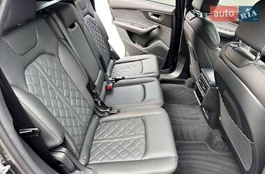 Позашляховик / Кросовер Audi Q7 2025 в 