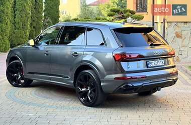 Внедорожник / Кроссовер Audi Q7 2022 в 