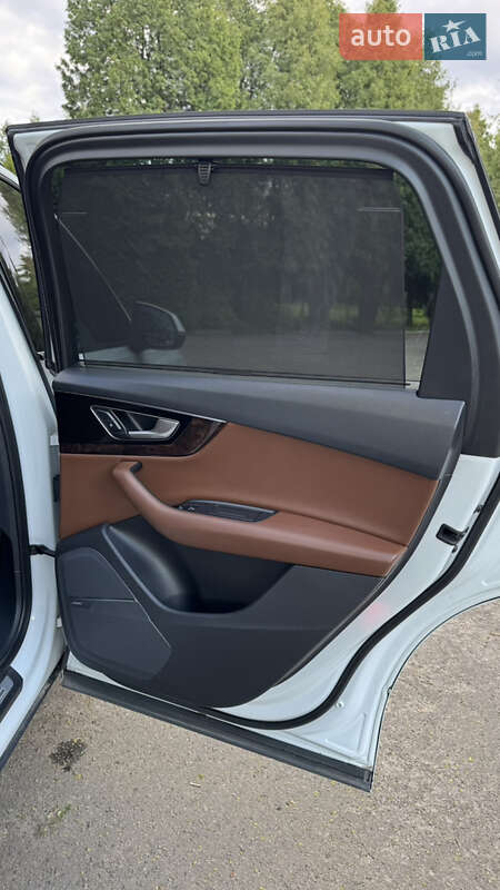 Позашляховик / Кросовер Audi Q7 2017 в Винниках