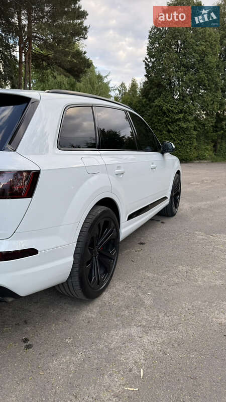 Позашляховик / Кросовер Audi Q7 2017 в Винниках