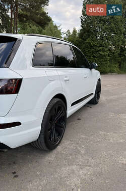 Внедорожник / Кроссовер Audi Q7 2017 в 