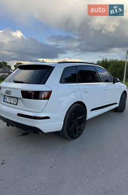 Внедорожник / Кроссовер Audi Q7 2017 в 