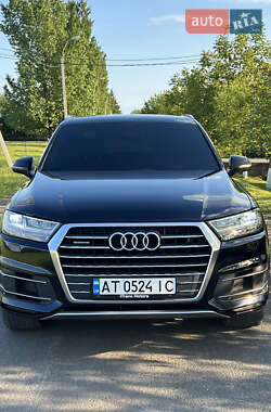 Внедорожник / Кроссовер Audi Q7 2015 в 