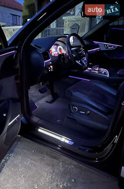 Внедорожник / Кроссовер Audi Q7 2015 в 