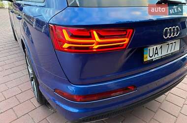 Позашляховик / Кросовер Audi Q7 2016 в 