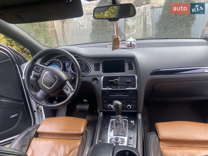 Позашляховик / Кросовер Audi Q7 2010 в Новоселиці