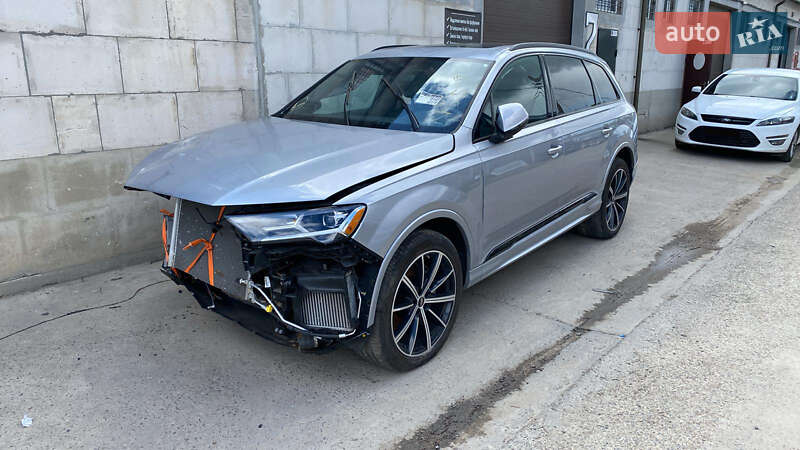 Внедорожник / Кроссовер Audi Q7 2022 в 