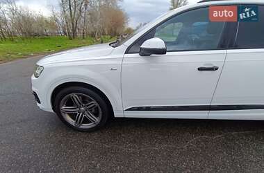 Внедорожник / Кроссовер Audi Q7 2017 в 