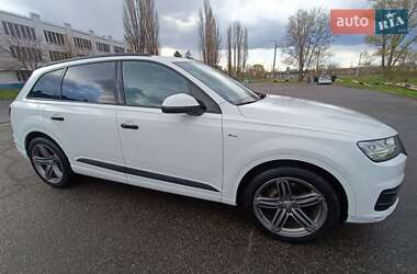 Внедорожник / Кроссовер Audi Q7 2017 в 
