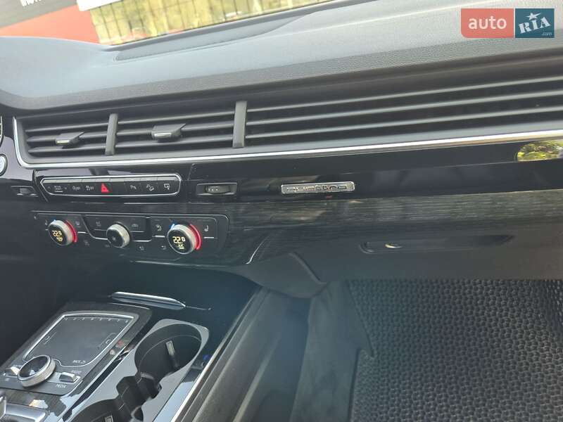 Внедорожник / Кроссовер Audi Q7 2017 в Виннице