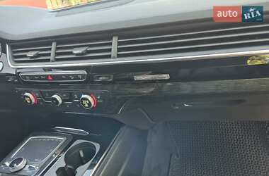 Внедорожник / Кроссовер Audi Q7 2017 в 