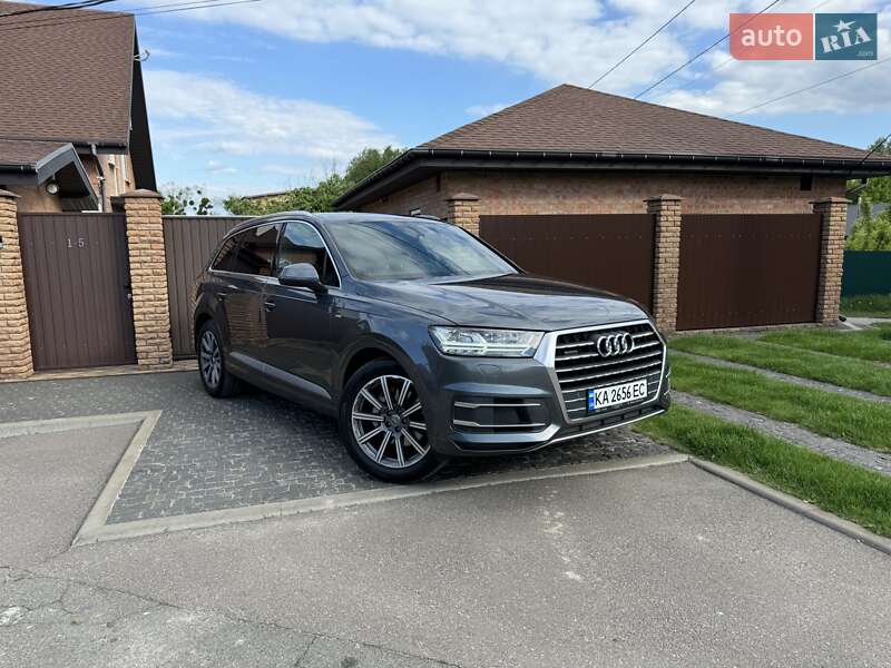 Внедорожник / Кроссовер Audi Q7 2018 в 