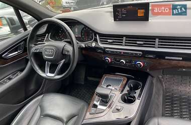 Внедорожник / Кроссовер Audi Q7 2016 в 