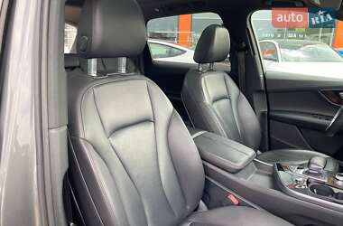 Внедорожник / Кроссовер Audi Q7 2016 в 