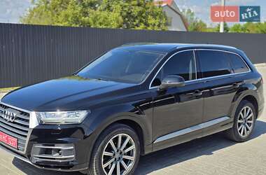 Позашляховик / Кросовер Audi Q7 2018 в 