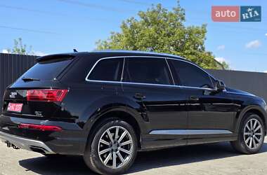 Позашляховик / Кросовер Audi Q7 2018 в 