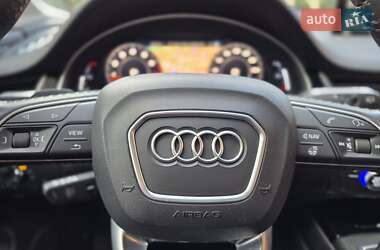 Позашляховик / Кросовер Audi Q7 2018 в 