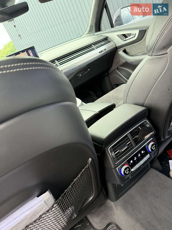 Внедорожник / Кроссовер Audi Q7 2017 в Ужгороде