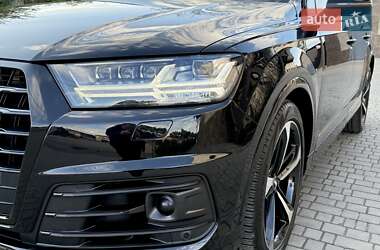 Позашляховик / Кросовер Audi Q7 2019 в 