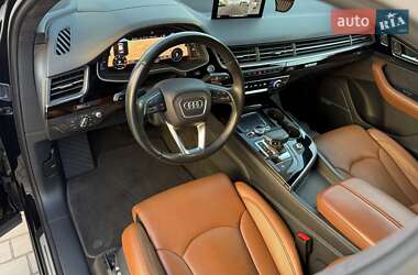 Позашляховик / Кросовер Audi Q7 2019 в 