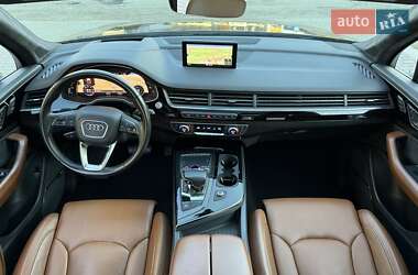Позашляховик / Кросовер Audi Q7 2019 в 
