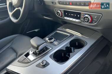 Внедорожник / Кроссовер Audi Q7 2018 в 