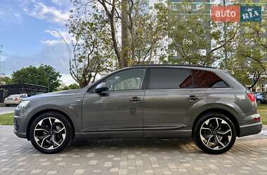 Позашляховик / Кросовер Audi Q7 2018 в 