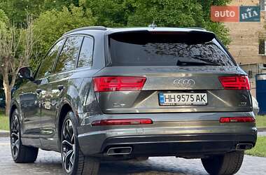 Позашляховик / Кросовер Audi Q7 2018 в 