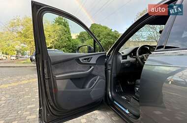 Позашляховик / Кросовер Audi Q7 2018 в 
