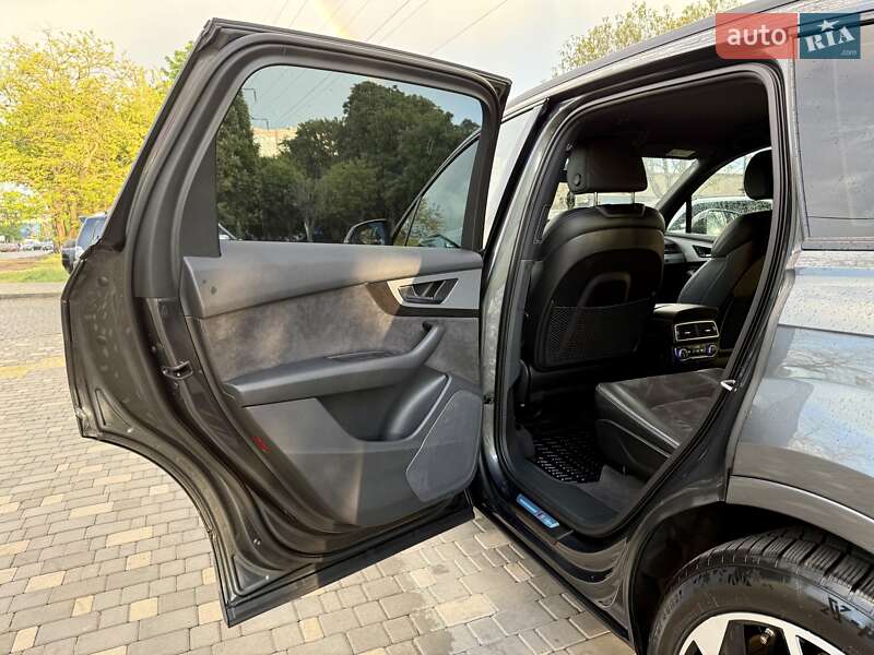 Позашляховик / Кросовер Audi Q7 2018 в Одесі