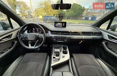 Позашляховик / Кросовер Audi Q7 2018 в 
