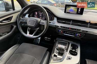 Позашляховик / Кросовер Audi Q7 2018 в 