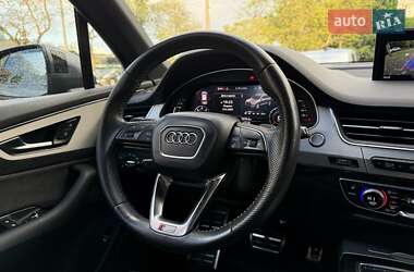 Позашляховик / Кросовер Audi Q7 2018 в 