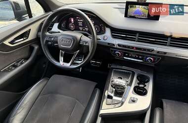 Позашляховик / Кросовер Audi Q7 2018 в 