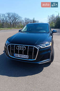 Позашляховик / Кросовер Audi Q7 2020 в 