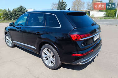 Позашляховик / Кросовер Audi Q7 2020 в 