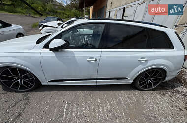 Внедорожник / Кроссовер Audi Q7 2021 в 