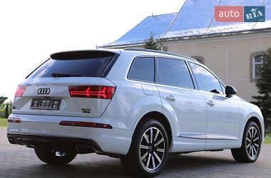 Внедорожник / Кроссовер Audi Q7 2016 в 