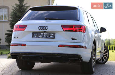 Внедорожник / Кроссовер Audi Q7 2016 в 