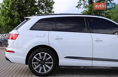Внедорожник / Кроссовер Audi Q7 2016 в 