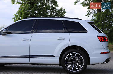 Внедорожник / Кроссовер Audi Q7 2016 в 