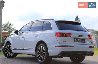 Внедорожник / Кроссовер Audi Q7 2016 в 