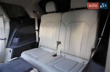 Внедорожник / Кроссовер Audi Q7 2016 в 