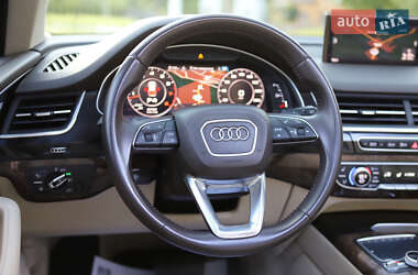Внедорожник / Кроссовер Audi Q7 2016 в 
