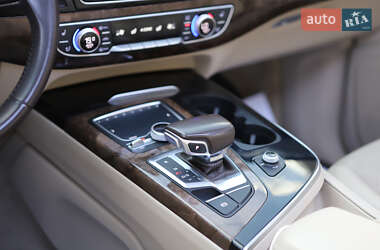 Внедорожник / Кроссовер Audi Q7 2016 в 