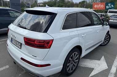 Внедорожник / Кроссовер Audi Q7 2016 в 