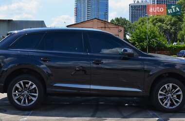 Внедорожник / Кроссовер Audi Q7 2016 в 